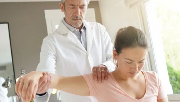 Top 7 Signs You Need Shoulder Rehab After an Injury